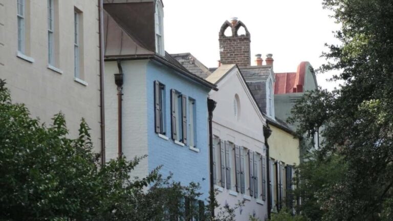 Charleston: Historic Walking Tour with a Local Guide - Iconic Sites and Their Stories