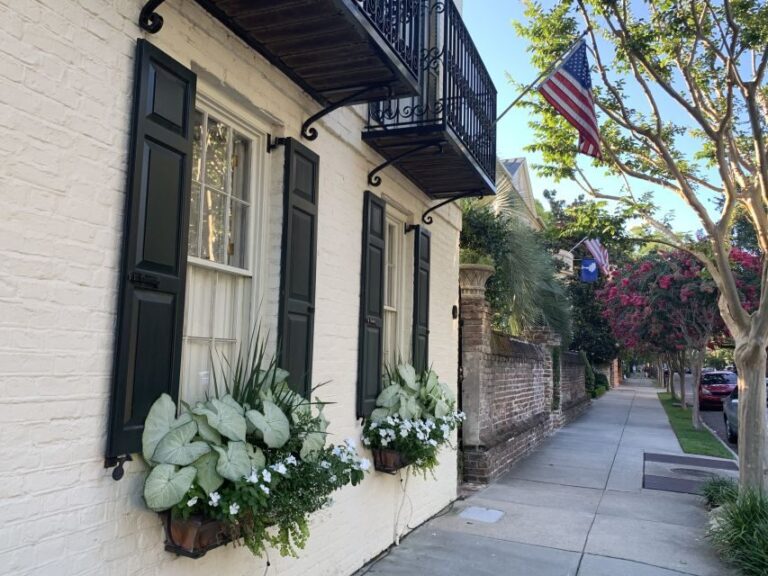 Charleston: Historical Walking Tour with Storytelling - What to Expect During the Tour