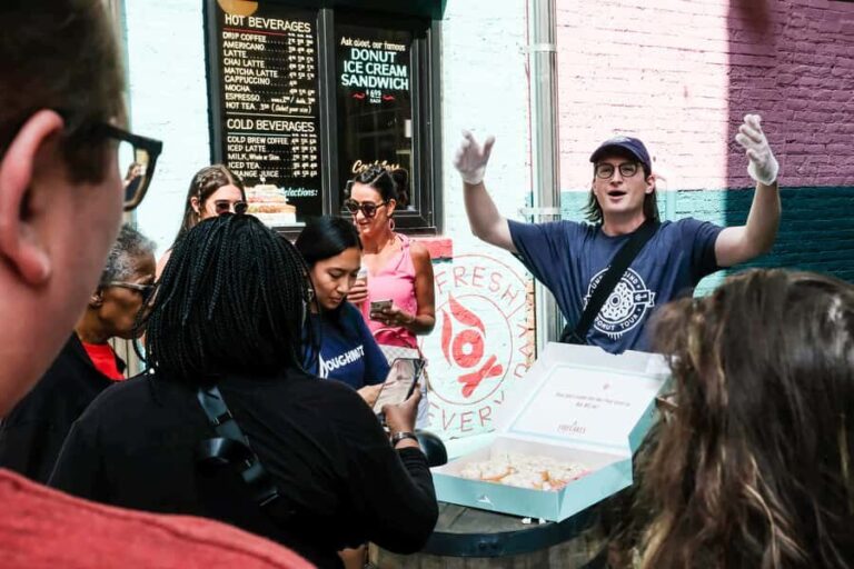 Chicago: Downtown Donut Tour with Tastings - Guides: Knowledgeable and Entertaining
