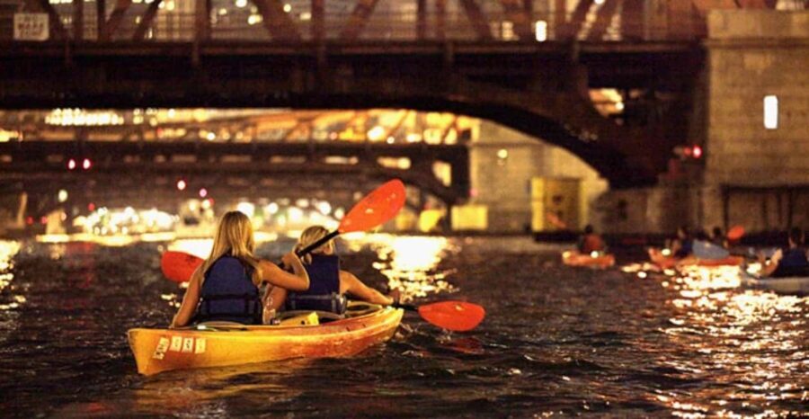 Chicago: Ghosts and Gangsters Night Kayak Tour - The Experience in Detail
