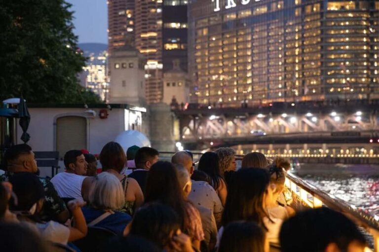 Chicago: Historic Gangsters & Twilight Tales Night Cruise - What to Expect on the Chicago Twilight Tales Night Cruise