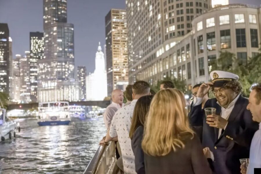 Chicago River: Guided Sunset Cocktail & Architecture Tour - The Architecture & Sights