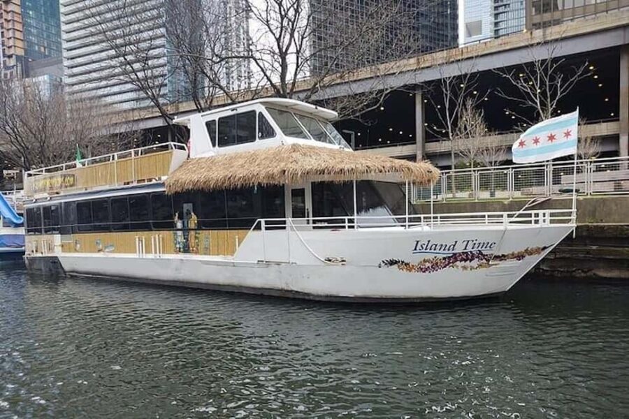 Chicago: Tiki Bar Cruise on Chicago River or Lake Michigan - The Decor and Atmosphere