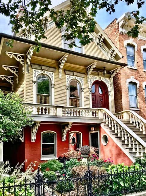 Chicago: Workers Cottages of Oldtown Triangle Walking Tour - What makes these cottages so special?