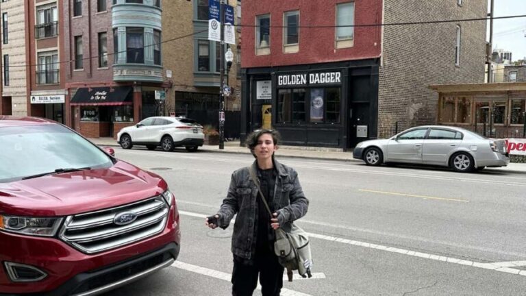 Chicago's Lincoln Park: Guns, Guitars & Gangsters - The Experience and Atmosphere