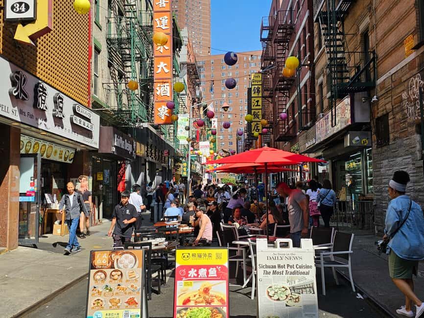 Chinatown: Deep History, Everyday Life, and Restaurants - What the Reviews Say