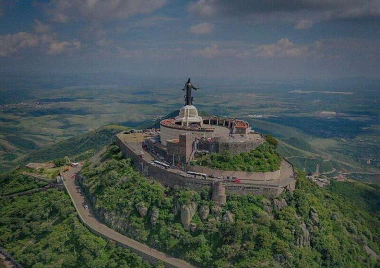 Christ the King Traveling Mummies VS El Santo and Catrinas - The Significance of the Christ the King Monument and Cerro del Cubilete