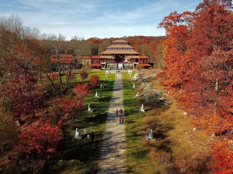 Chuang Yen Monastery & Woodbury Outlets 1-day Tour From NY - An In-Depth Look at the Experience