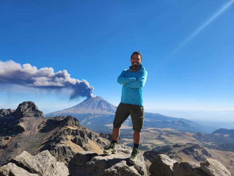 Conquer the summit of the Iztaccihuatl volcano - Day 1: The Journey to the Refuge