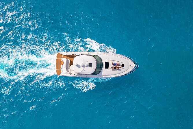 Cozumel Private Yacht and Snorkel with Lunch and Open Bar Onboard - The Realities: Pros and Cons