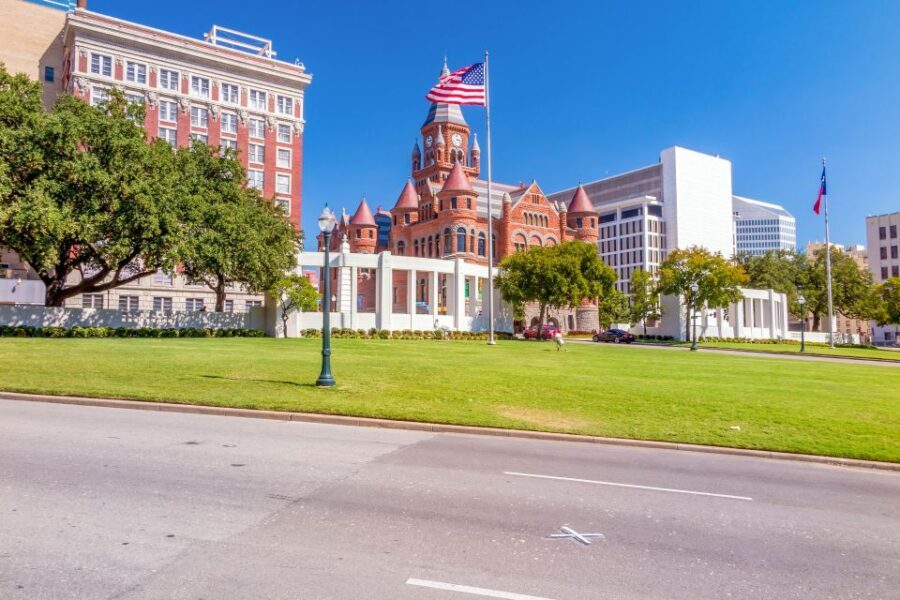 Dallas: JFK Assassination and Sixth Floor Museum Tour - Guides and Storytelling