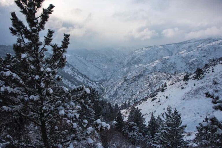 Denver: Red Rocks and Beyond Tour - Transportation, Group Size, and Duration