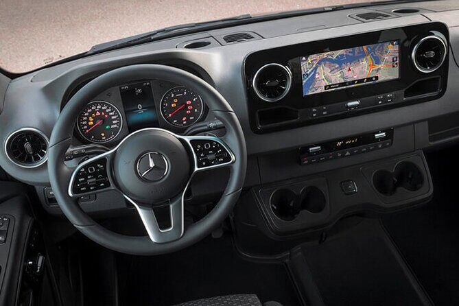 Departure by Minibus from Oakland City to Oakland Airport OAK - The Experience in Practice