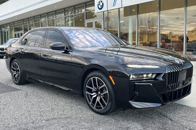 Departure from Milwaukee City to Milwaukee Airport MKE by Sedan - Comfortable, Convenient Transport in Style