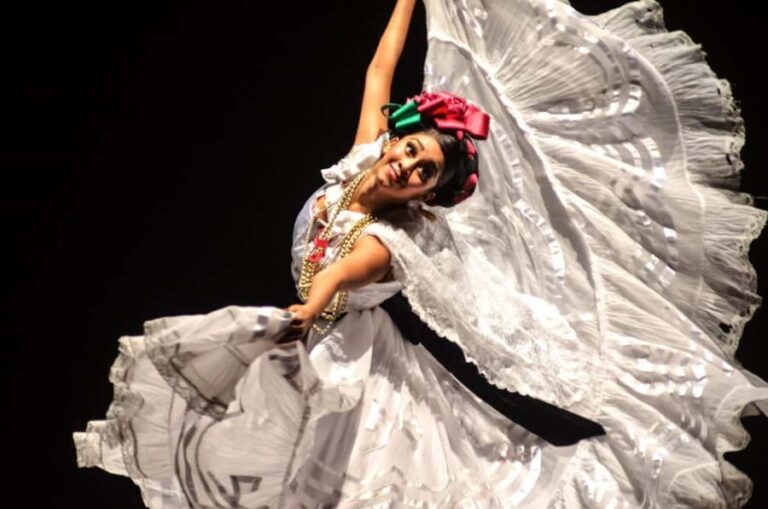Enjoy the Folkloric Ballet at the Palacio de Bellas Artes - What Does the Show Include?