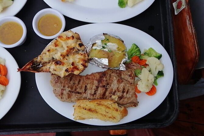 Enjoy The Spanish Galeon with a Romantic Night Dinner in Cancun - Views and Atmosphere