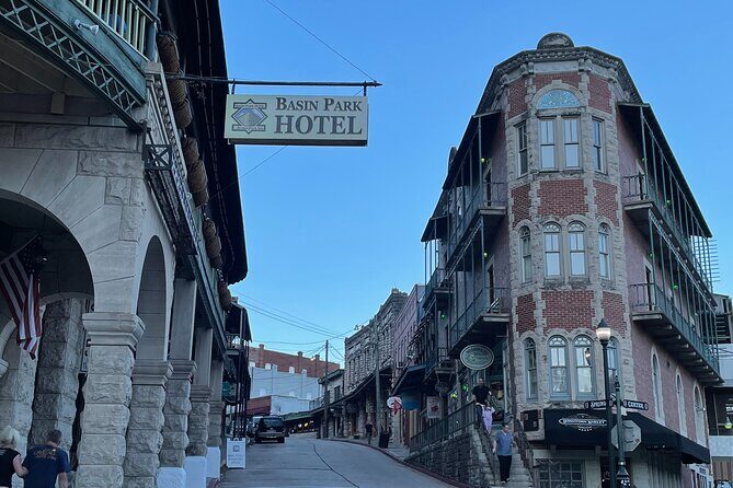 Eureka Rocket: Eureka Springs City Tour by Golf Cart - The Itinerary in Detail