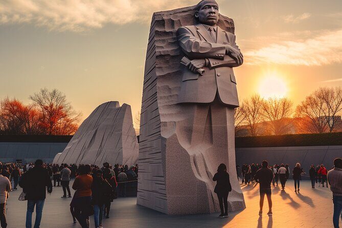 Evening Guided Tour of Washington DC's Most Inspiring Memorials - The Reality of the Experience