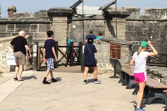 Family Friendly Scavengerhunt - Is This Tour Right for You?