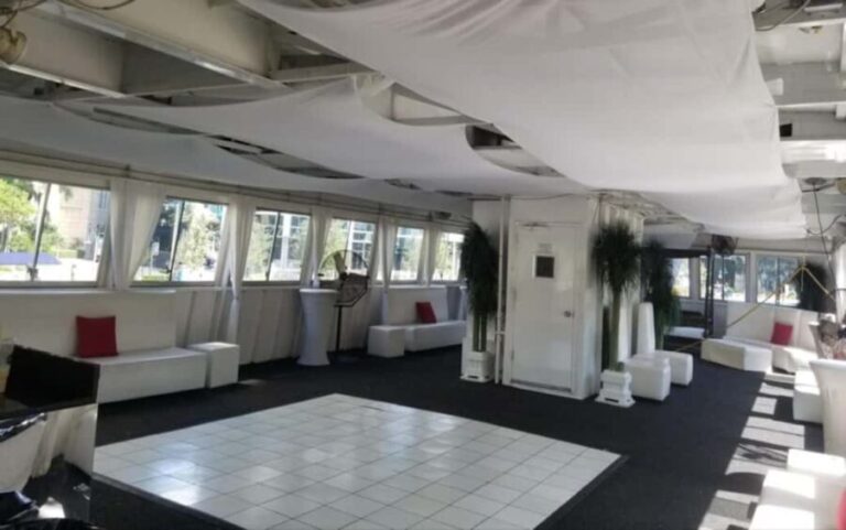 Fort Lauderdale: Musette Yacht New Year's Eve Party Cruise - What to Expect on the Day