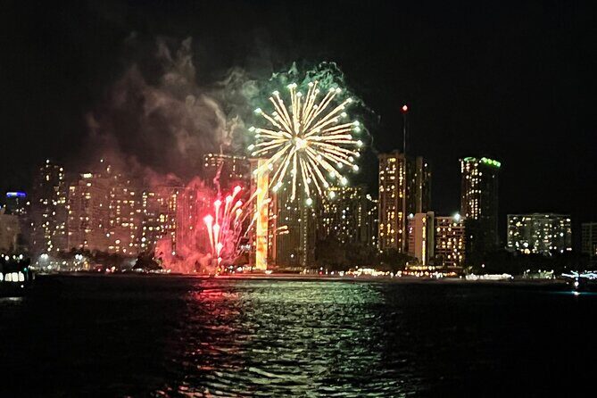 Friday Night Waikiki Fireworks Cruise - Who is This Tour Perfect For?