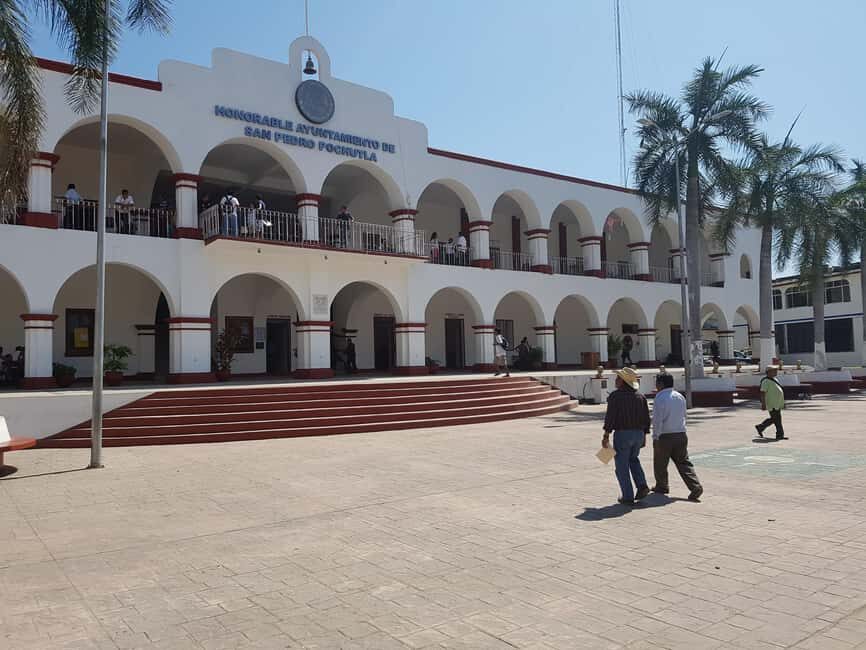 From Huatulco: Pochutla Market Tour with Local Guide - The Markets Unique Charm