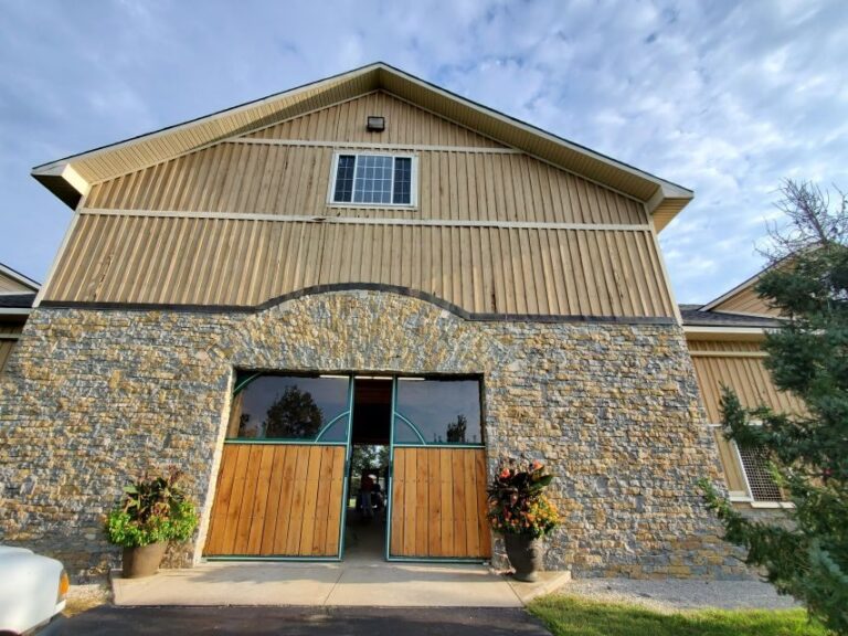 From Lexington: Kentucky Horse Farms Tour - The Experience at Each Farm