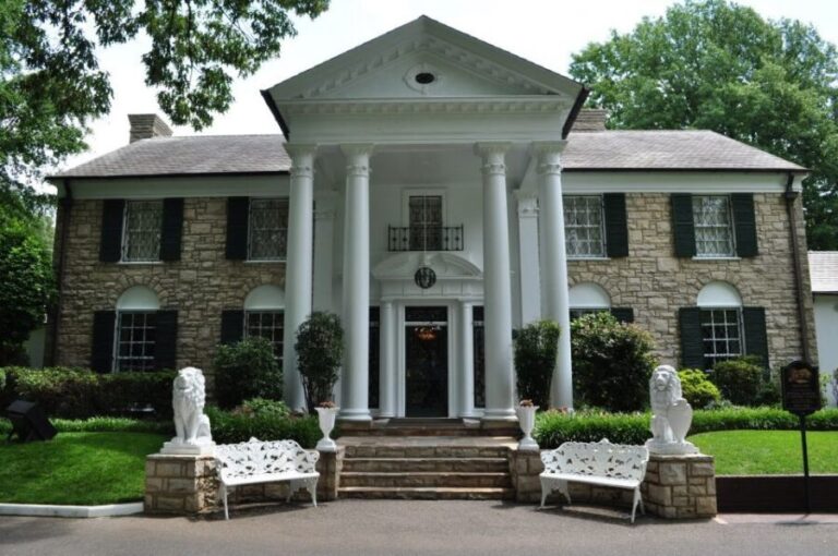 From Nashville: Memphis Tour with Graceland VIP Access - VIP Access at Graceland