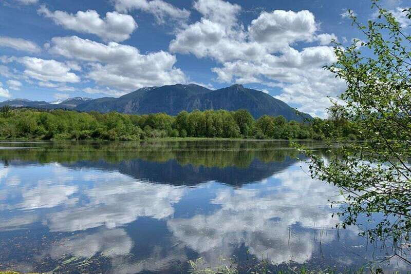 From Seattle: Pacific Northwest Waterfalls & Hiking Tour - The Hiking Experience: Beauty and Challenges