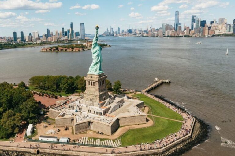 From Westchester: Private NYC Helicopter Tour for 2-6 People - The Value of a Helicopter Tour Over NYC