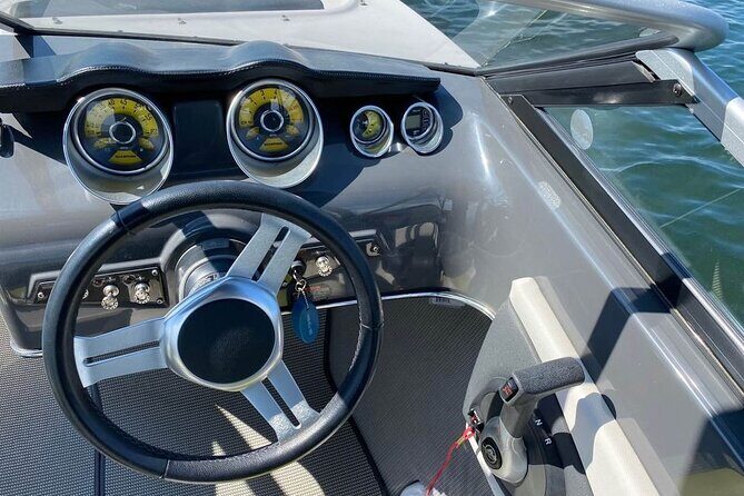 Glastron Boat Rental - The Experience: A Balance of Freedom and Safety