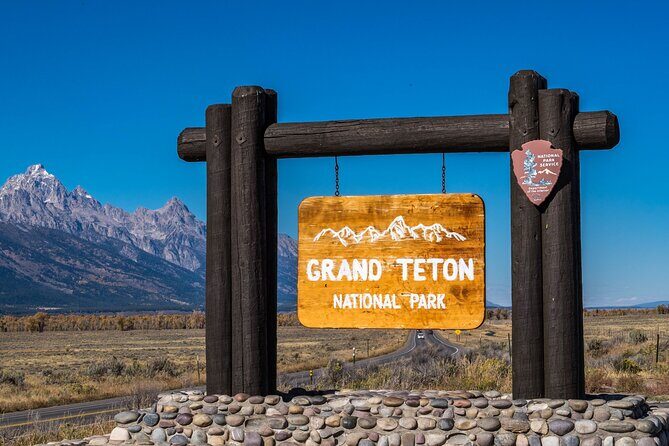 Grand Teton, Yellowstone, LV 6-Day Tour from Salt Lake City to LA - Accommodation and Meals