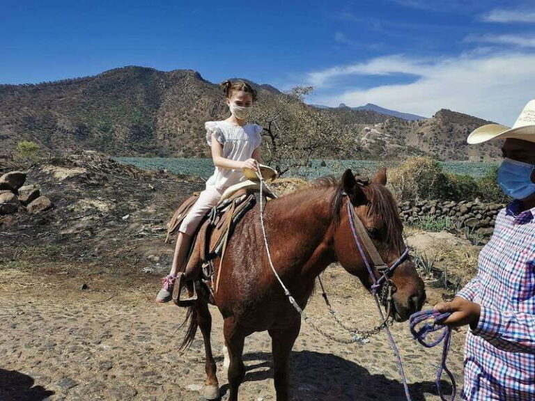 Guadalajara: Horse Riding on the Tequila Route with Tastings - Horseback Riding Amid Agave
