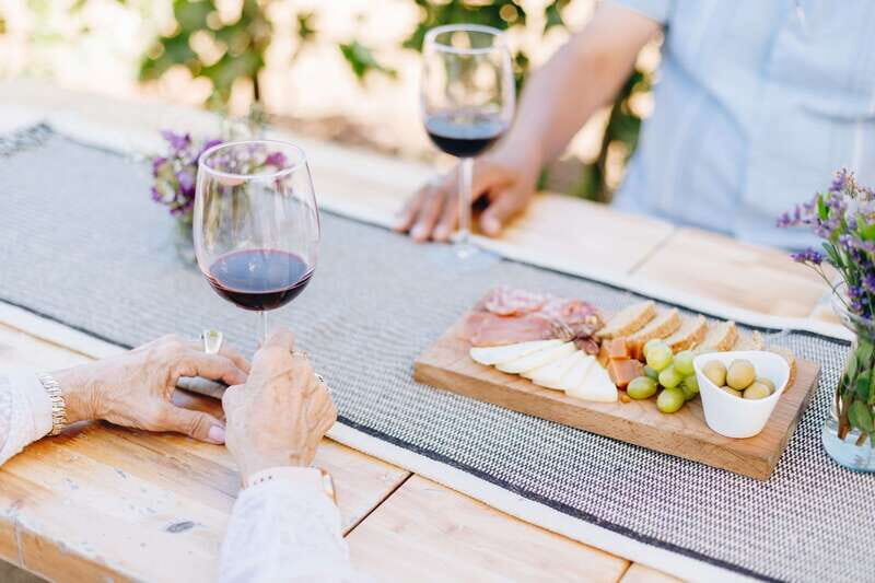 Guided Vineyard Tour with Wine Tasting at Rondo del Valle - What’s included and what’s not