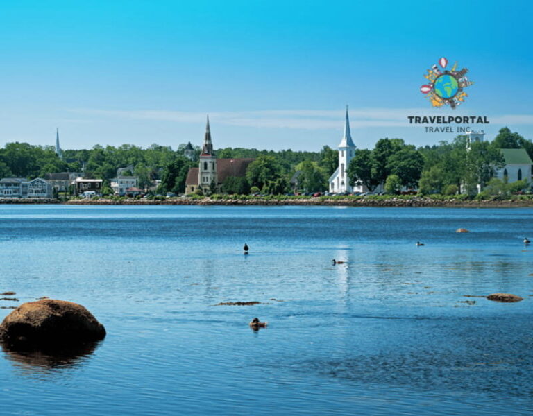 Halifax: Guided tour to Peggy's Cove, Lunenburg & - The Transport & Experience