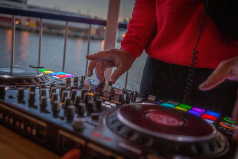 Halifax: Party Cruise on the Harbour Queen - Key Points