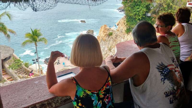 *High Cliff Diver Show & Round Trip Transportation - The Value of This Experience