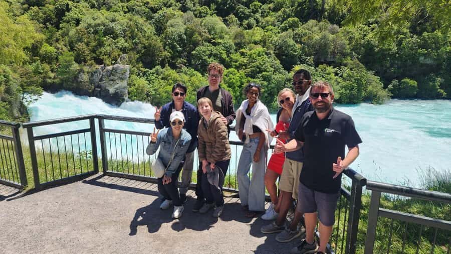 Hobbiton, Waitomo, Rotorua & Taupo 2-Day Tour from Auckland - The Experience of the Guides and Group Size