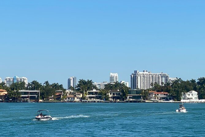 Hop-On Hop-Off Cruise Ticket in Bayside and South Beach in Miami - Stop 1: Water Taxi Miami boat Shuttle Cruise