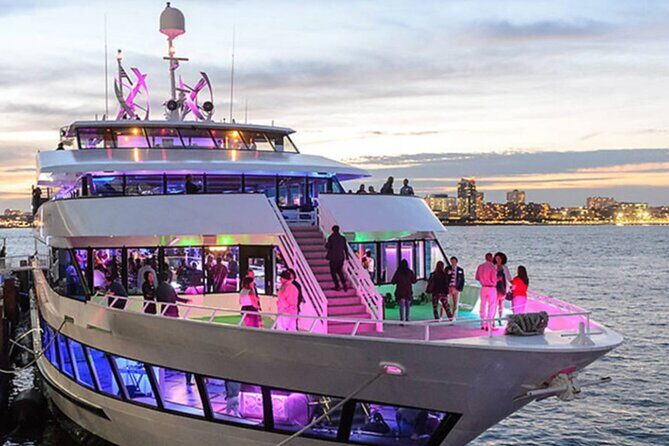 Hornblower Infinity New York New Year's Eve Party - Who Is This Experience Best For?