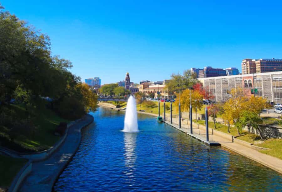 Kansas City Private Walking Tour: Art, Plazas & Museums - What Makes This Tour Stand Out