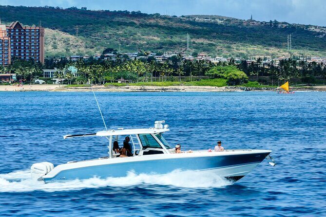 Ko Olina Private Luxury Charter for up to 6 Passengers - The Experience and Atmosphere
