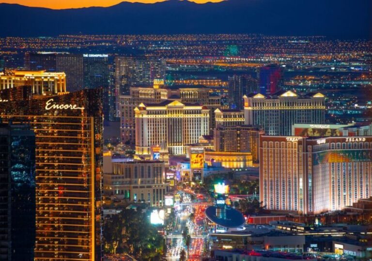 Las Vegas 2-Day Grand Canyon Railway Bearizona Meteor Crater - The Breakdown of the 2-Day Adventure