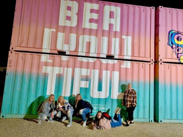 Las Vegas: Arts District Tour with Limo Ride, Bubbly, & Meal - FAQ