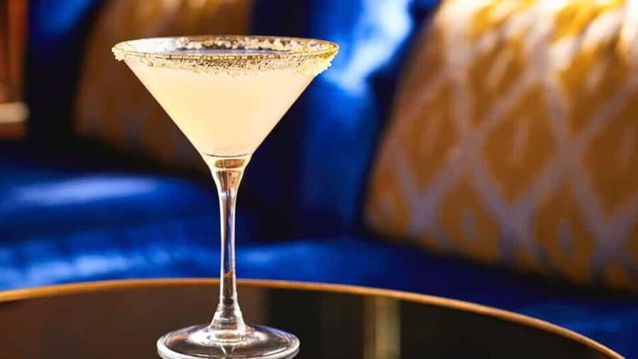 Las Vegas: Club Crawl with Party Bus, Drinks, and Fast Entry - Who Should Consider This Tour?