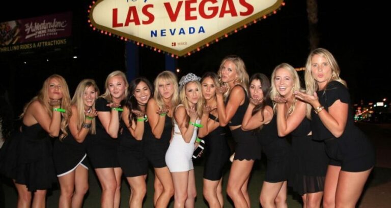 Las Vegas: Nightclub and Bar Crawl with Party Bus and Drinks - The Experience from Reviews