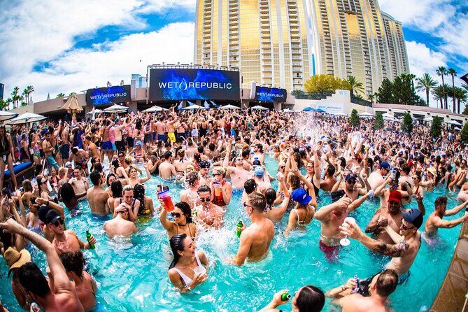 Las Vegas Pool Crawl with Party Bus & Free Drinks - An Honest Look at the Vegas Pool Crawl Experience