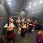 Learn To Play Congas in 15 Minutes - Who Teaches the Class?