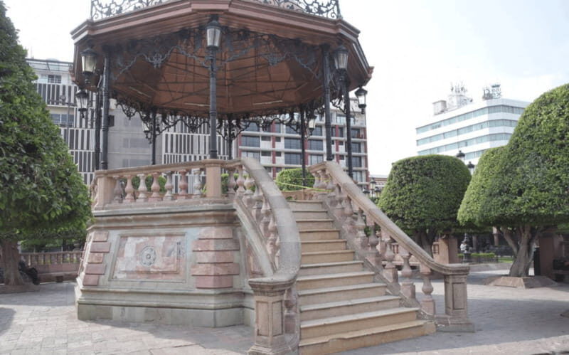 Leon: City Center Guided Tour with Nieve de Garrafa Tasting - Exploring the Tour Itinerary