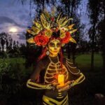 Live Noche de Muertos at Xochimilco: Dinner and local beers - Who Will Enjoy This Experience?